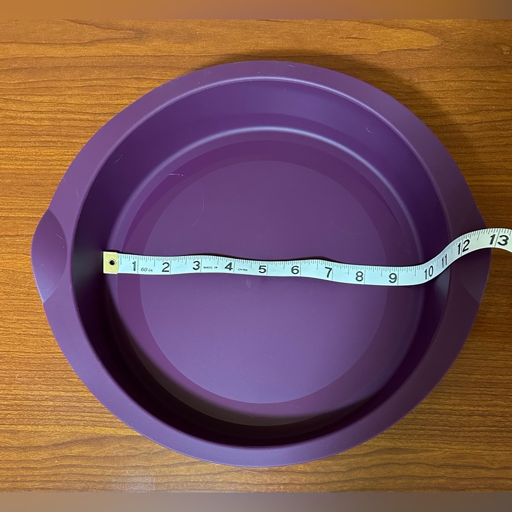 NEW Tupperware Silicone Round Cake Pan Baking Form